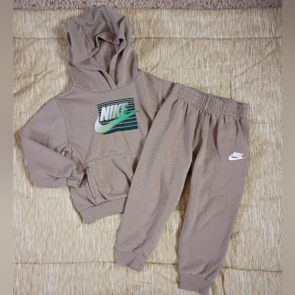 Nike Kids Boys Tan Sweatpants & Hoodie Set Size 4T - Picture 1 of 7